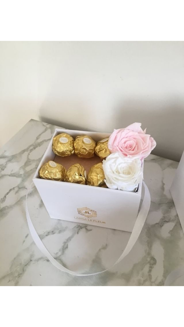 BOX OF 2 ROSES AND CHOCOLATE