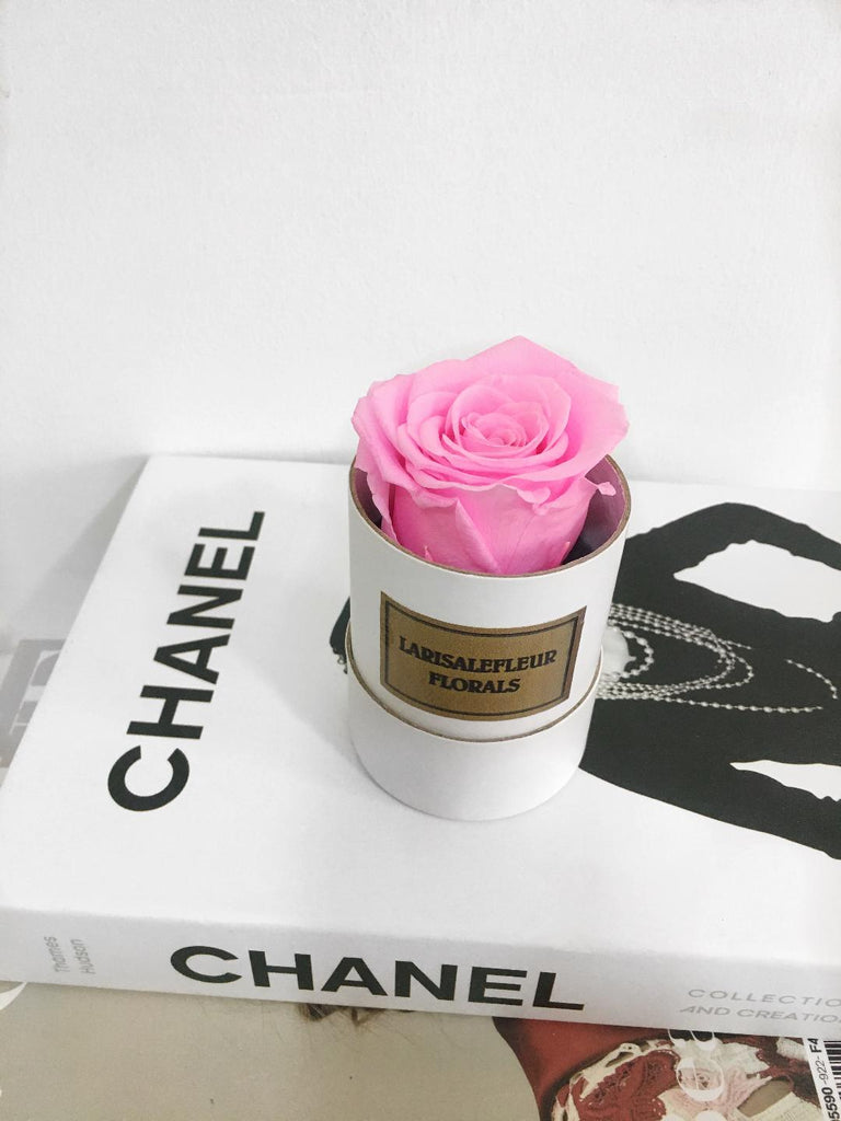 ROUND BOX OF 1 ETERNITY ROSE – Larisalefleur Florals