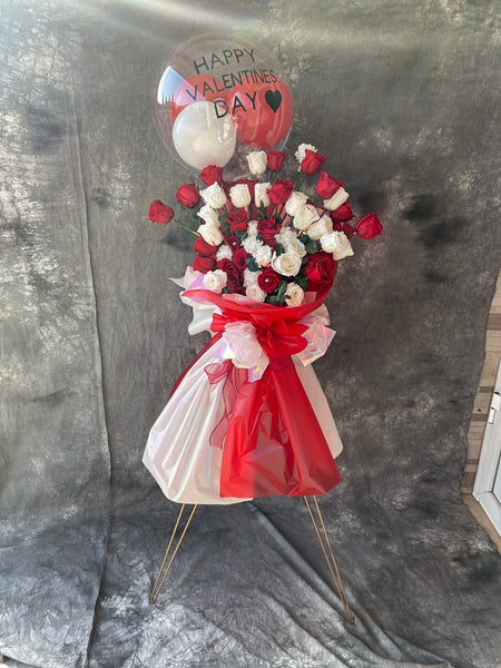 FLOWER STAND WITH FLOWERS AND CUSTOMIZED BALLON