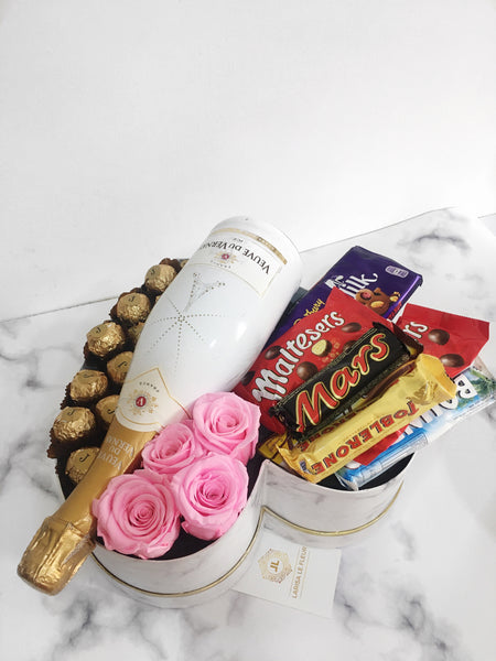 ROSES, CHAMPAGNE AND CHOCOLATE BOX